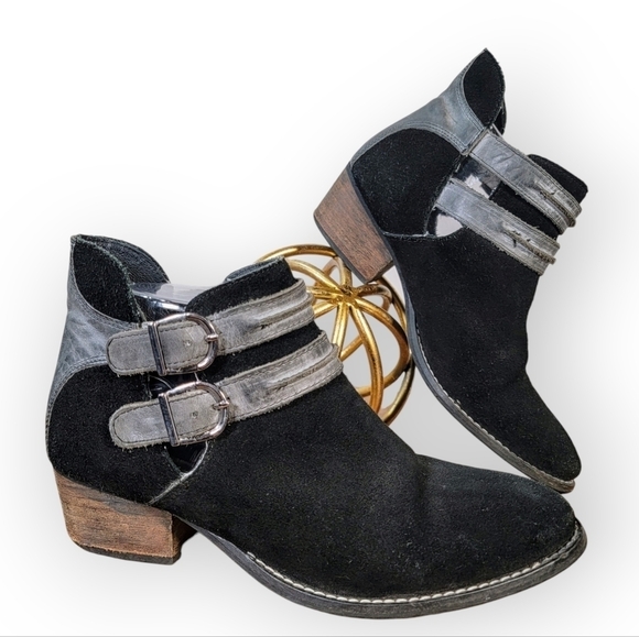 Steve Madden Black and Gray Ankle Boots - Picture 2 of 16